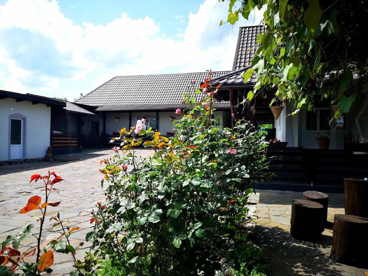 La Dory Apartment Satu Sugatag Exterior foto